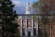家族乱入美国务院指示领事馆恢复处理哈佛大学国际学生签证