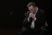 家族乱入特斯拉股价收涨超3%：特朗普无意沟通，马斯克父亲劝儿子低头