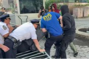 家族乱入洛杉矶之后，纽约也乱了，超20人被捕